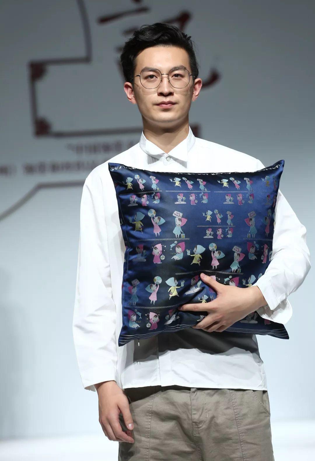 丝巾、领带的花样PK | “中国领带名城杯” 第15届国际(嵊州)丝品花型设计大赛,有你才好看! 丝巾、领带的花样PK | “中国领带名城杯” 第15届国际(嵊州)丝品花型设计大赛,有你才好看!